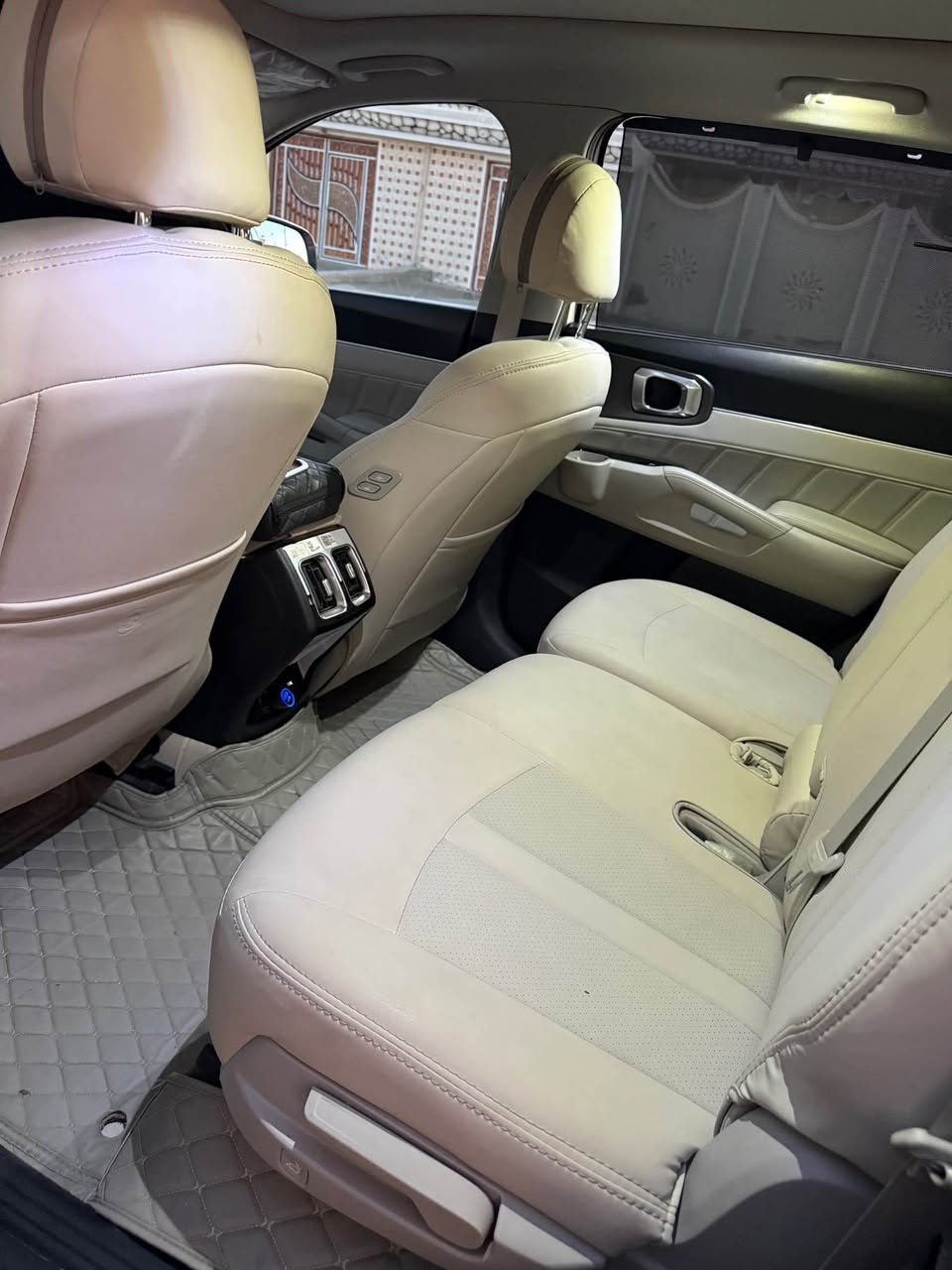 كيا سورينتو 23 رقم اربيل 
6 سلندر
ماشيه 22k
بدون ضرر ولا صبغ 
مواصفات فول 
بصمه تشغيل عن بعد 
5 كامرات كشنات الاماميه بارد وحار
بانوراما كامله 
7 راكب 
شرط التحويل 
السعر 325$ وبيها مجال 
مكاني موصل 
***********
*********** موصل, نينوى
