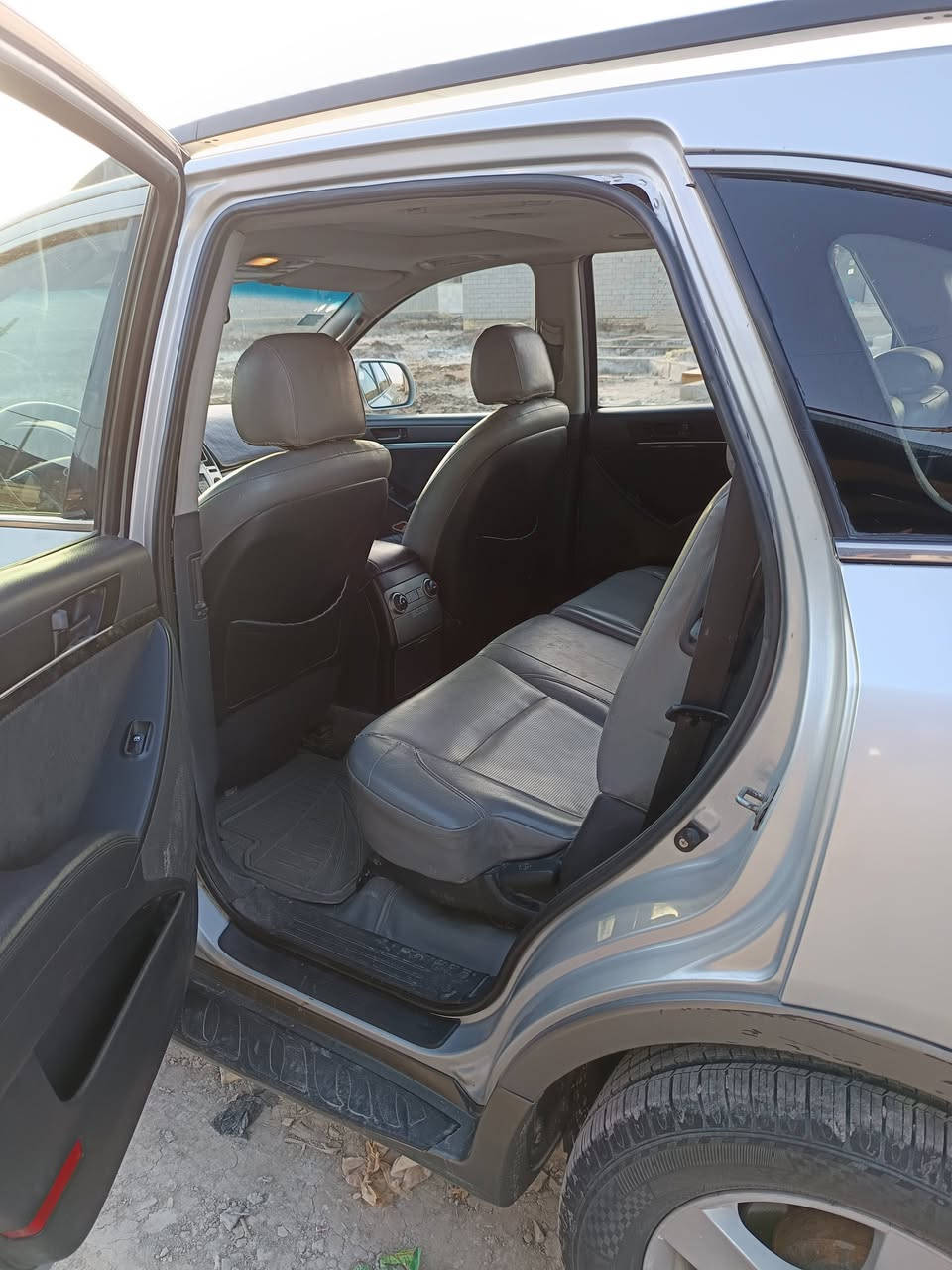 للبيع سياره فيركروز 2011 فول بسمي رقم بغداد مكفولة وجاهزه من كلشي السعر 140وبيها مجال العنوان ناصرية مركز المحافظة ***********/***********
