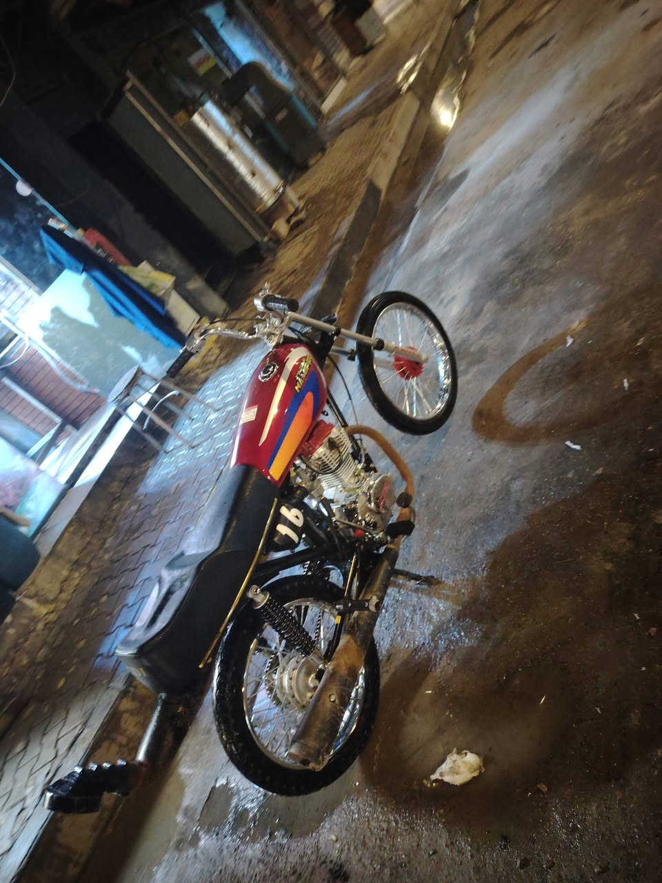 سلام عليكم دراجه للبيع أوراق اصلي مو سكنر محرك تيربو نضافه 100 تعمير 25 كله غراض اصلي ماكو تجاري شاصي 19 ارشه سعر خاص مامتواجد هنا هاذ رقمي مكان نجف كوفه ***********
