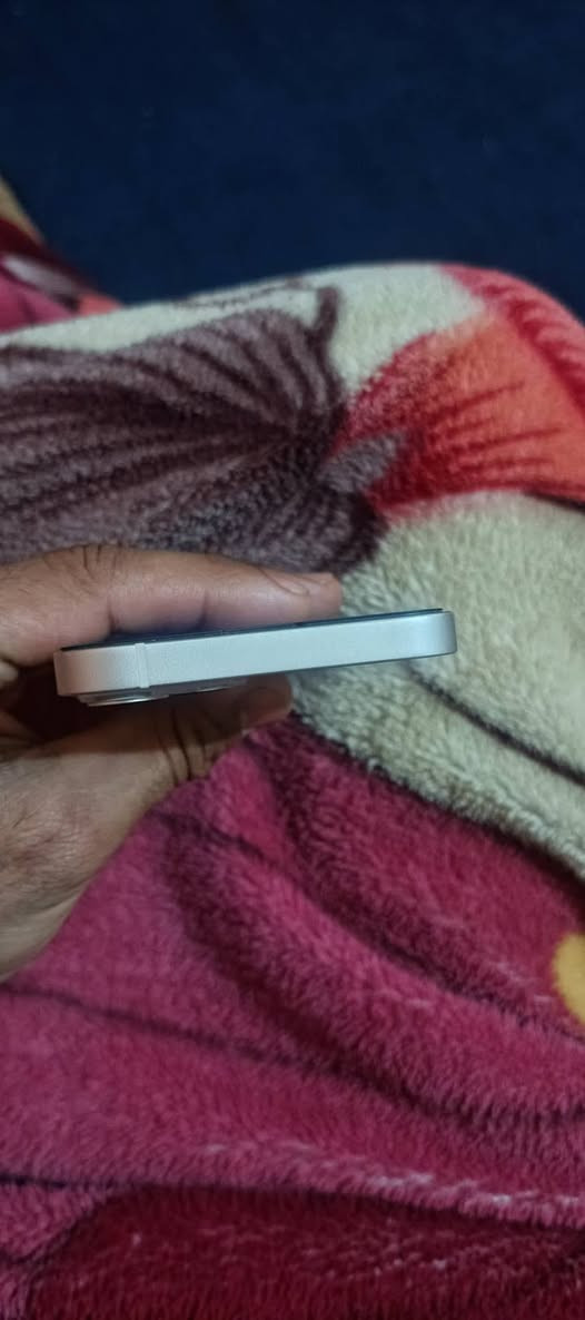 💢💢ايفون 13 ✅ ذاكرة 128 ✅ بطارية 100 ✅ جهاز جديد نضافة فولل مامفتوح شخط ممشخوط اللزكة مال شركة بعده بي بعد احلة من صور للبيع سعر 700 بي مجال *********** مكاني بعقوبة كاطون الرحمة
