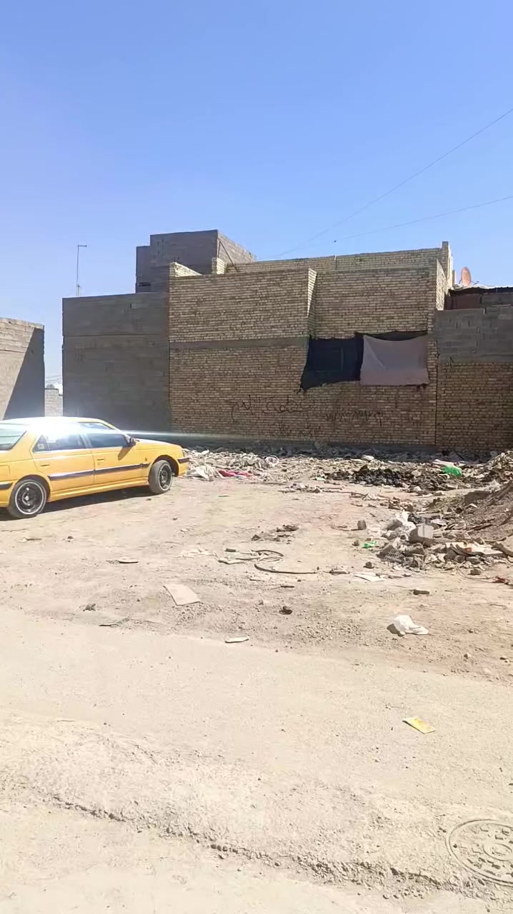 سلام عليكم قطعه 200 متر بدسيم قرب مدارس أوصياء للبنين متوفر خدامات مي كهرباء مجاري لستفسار رقم ***********
