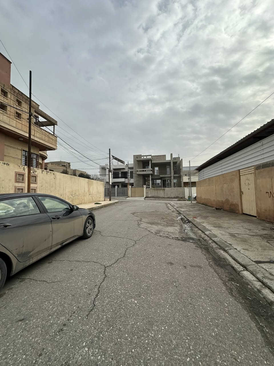 للبيع دار بناء قديم بسعر الارض  

✅حي الزهور الاولى موقع مميز ( قرب مذخر الحكمة  )

⬅️️ مساحـة 510 واجه 17 متر 

⬅️يقع على شارع بعرض 12متر

⬅️سند طابو ملك صرف 

⬅️سعر المتر مليون ٢٥٠  الف 👉 

⬅️ نستقبل جميع عقاراتكم و طلباتكم على الارقام او مراسلة

◀️ للاستفسار الاتصال 

    ☎️ ***********
☎️ ***********
ستقبل عقاراتكم و طلباتكم على الارقام اعلاه او مراسلة صفحتنا او زيارة المكتب
