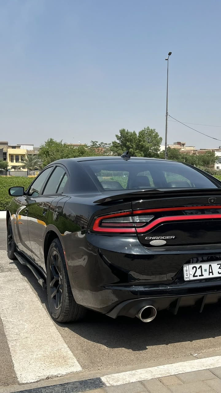 للبيع او مراوس باقل 
دوج جارجر 2017 لون أسود بدون صبغ 
تبديل قطعتين نفس اللون بنيد و باب فقط
السعر 179 ورقة و بيها مجال بسيط
 v6 محرك ستة سلندر 3.6 
فئة sxt نص فول 
مواصفاتها : 
١- بصمة تشغيل و تشغيل عن بعد 
٢- شاشة جبيرة و كامرة 
٣- لايت أمامي زنون
٤- داخل جلد و تدفئة بالكشنات 
٥- كرسي السايق كهرباء 
٦- هيتر بالمري
و باقي المواصفات المعروفة + حجر البيئة البلاد موجود
عليها ادامة كاملة و لا كلوب مشتغل بالدشبول
عبوة كاملة فيول بم جديد / تايرات جديدة / منظومة احتراق بالكامل 
تبريدها ثلج الحمدلله 
ماشية ١٢٠ ألف 
حادث السيارة سطحي من امريكا بس البنيد و مبدل نفس اللون صور الحادث مرفقة بالمنشور و الجاملغ مال سايق بي بارد و ايرباك راجع سستم
و انطخ عندي باب السايق يمي و بدلته نفس اللون 
يعني بدون صبغ ( فقط قطعتين مبدلات نفس اللون )
السونار مرفق كذلك بالمنشور
السيارة رقم سليمانية الجديد و سنوية جديدة و هزة جديدة بأسمنا تحويل ثاني يوم 
مكاني بغداد / السيدية 
***********
