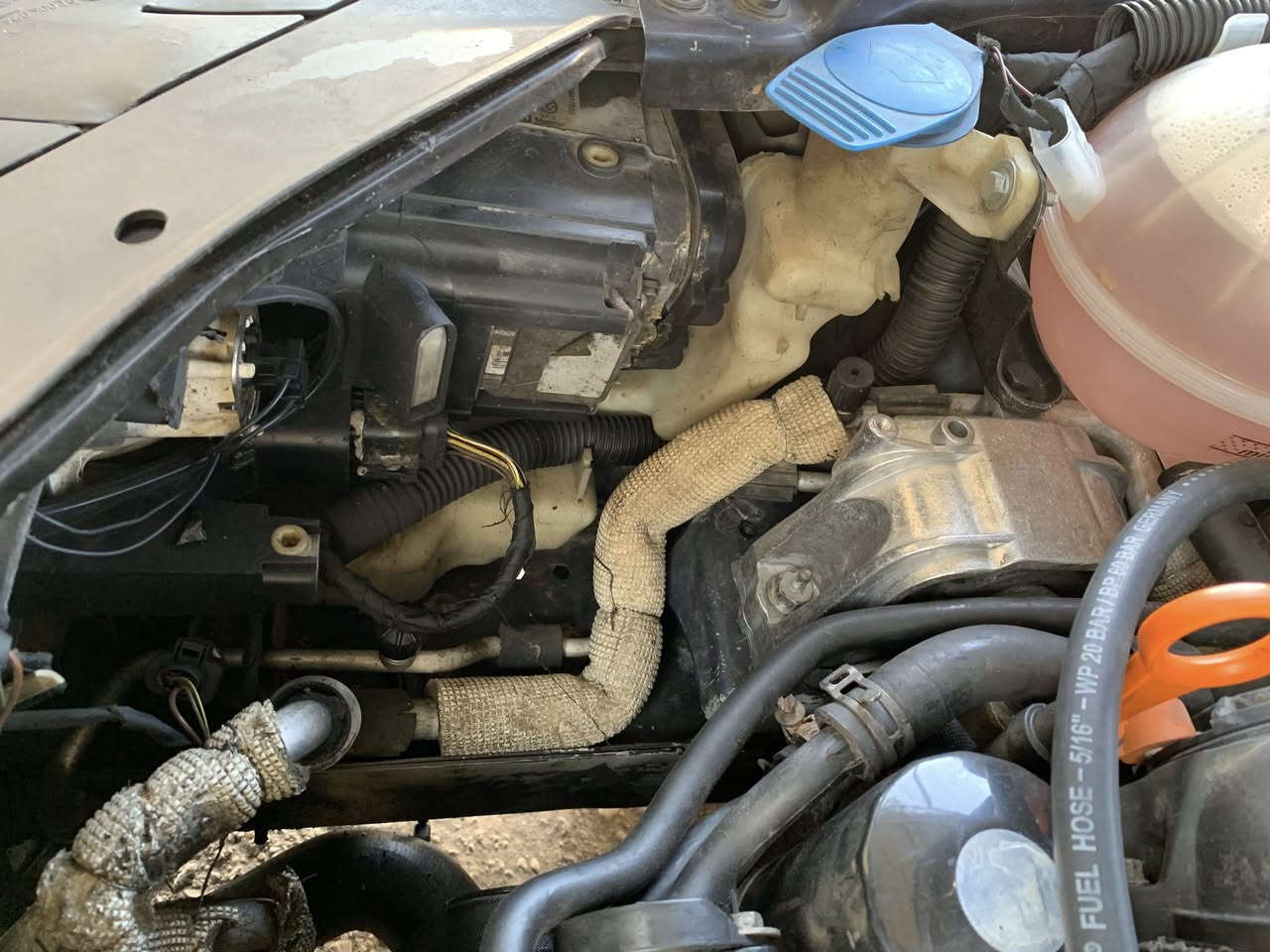 السلام عليكم كولف باسات موديل 2010وراد خليجي مكفوله من الضربه بيها معجون اثر شخوط الباب وره السايق تقريبا ربع الباب محرك 2000 تيربو المرغوب كشنات تدفئه كهرباء ثلاث انضمت قياده كروز سرعه تحكم ستيرن شاشه بلاديه جبيره رادار خلفي +حساسات امامي خلفي سياره بصمه مري شفط سلايد روف اشاير مري سايد بريك بصمه سعر ٧٥ وبيها مجال ***********سنويه باسمي رقم سليمانيه تحويل مباشر
