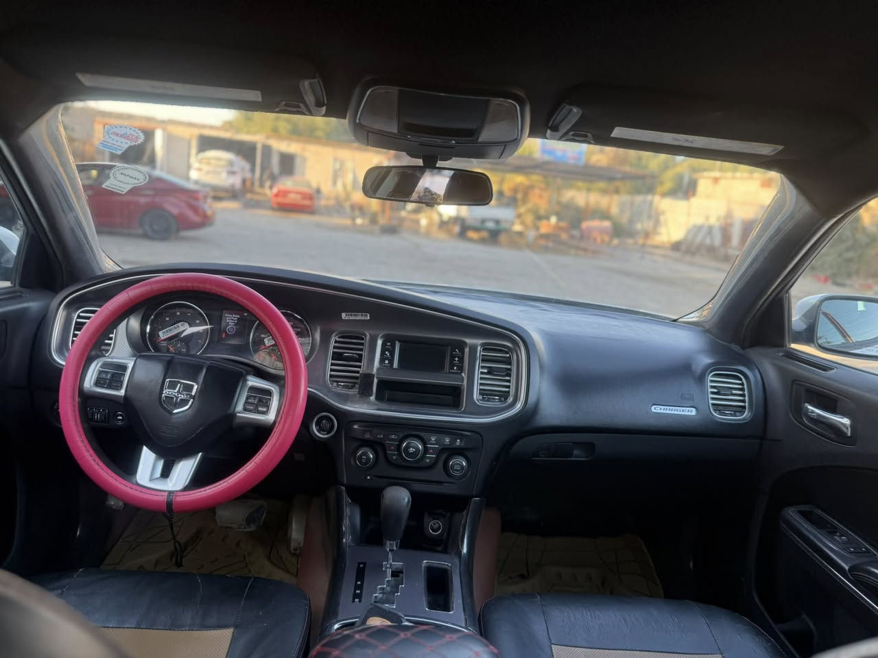 السلام عليكم ورحمه الله وبركاته
جارجر ٢٠١٣رقم بصره سمي وارد أمريكي جاهزه السياره من كلشي 
مكان ناصريه سوك الشيوخ السعر ١٥٥وبيه مجال لطيبين 
***********
