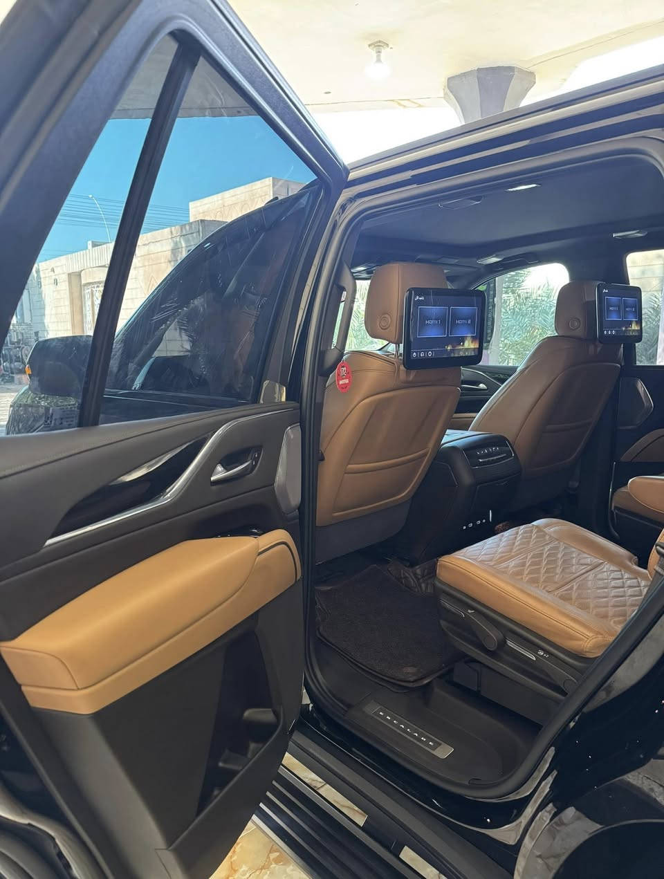 السلام عليكم  للبيع
كاديلاك اسكاليد موديل 2023 سبورت 600

خليجي  كفالة عامة 
ماشيه 42
مواصفات سبورت 36 سماعة 
السياره مواصفاتها غنيه عن التعريف 

كامره 4k
و٥ كامرات
داتاشو 
كشنات تدفئة تبريد
كشنات vip
اوتو بارك
ترحيب ودخول ذكي
جنطه شفط وكهرباء برجل
وبعد بسهه مواصفات متخلص 
السيارة رقم بغداد 
للأستفسار الأتصال ع ***********
