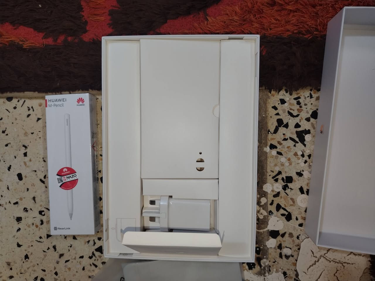 هواوي ميت باد 11.5s
جديد بس فتحته من الكارتون وشحنته والقلم والشاحن ما مفتوحات
مكاني بغداد الدورة شارع 60
السعر 475
رقمي ***********
