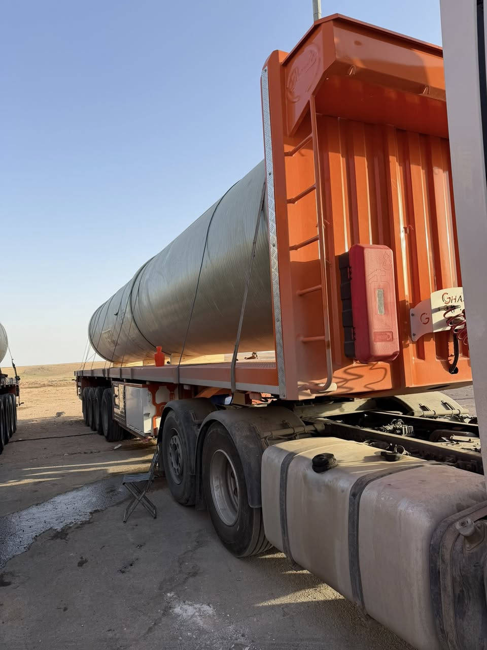 السلام عليكم اخوان عربانه للبيع حدادت غسان 2026فول هاذه ثاني درب عليه بعده بحالت الزيرو تخم تاير كله جديد صناديك 2
ثلاجه ومطبخ سلت سبيرات
كله موضح بل صوره *********** 
السعر 200$وبيه مجال قليل
