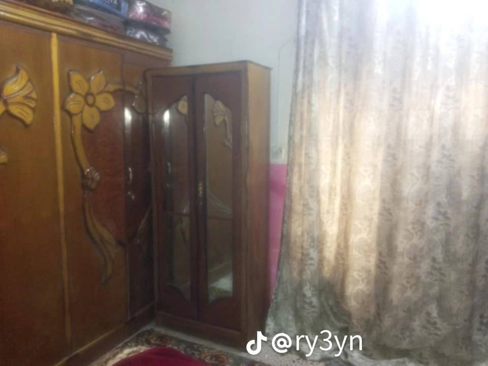 السلام عليكم ورحمه الله وبركاته
غرفه صاج عراقيه جديده تستعمل شهر متزواي عل بيعته شراي 
يتصل على رقم ***********
٣٥٠ تسوه أكثر 
مكاني الوركاء يم سوالم
