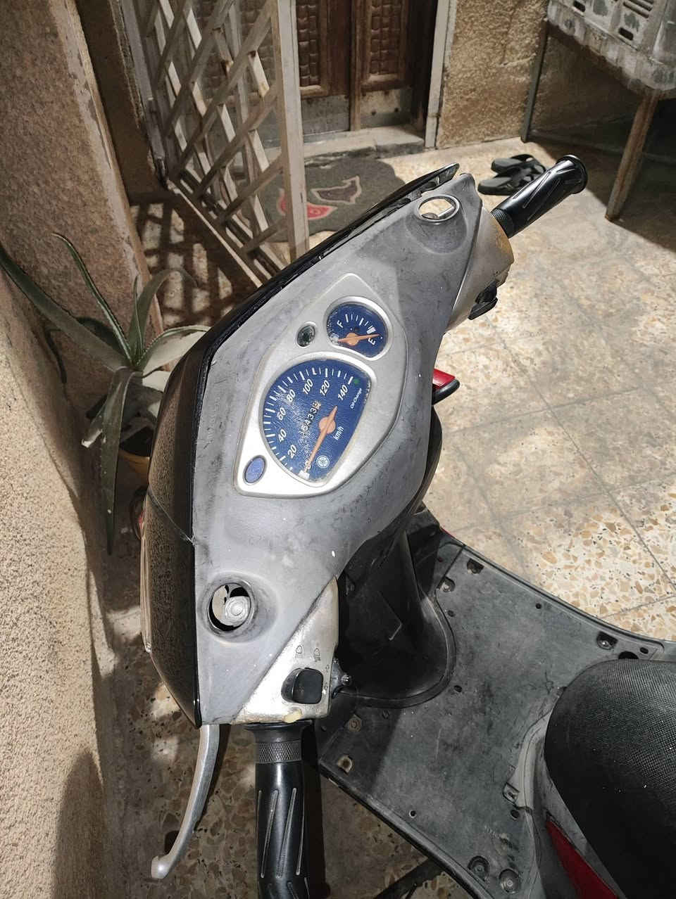 السلام عليكم 
سكنس نثيه للبيع 
نظيفه كلش مابيها اي شي مكينتها مامفتوحه ابد بريكات قويه كهربائيات شغاله كامله شلعه قويه ومعدل ممتاز گيچ سرعه وبانزين شغالات ثنينهن بدون مشاكل اوراقها كامله ومماشيه هواي الدراجه مرتاحه على گد مشاوير بسيطه وبس سعرها 750 وبيها مجال للشراي 
*********** رقمي واتساب للتواصل
