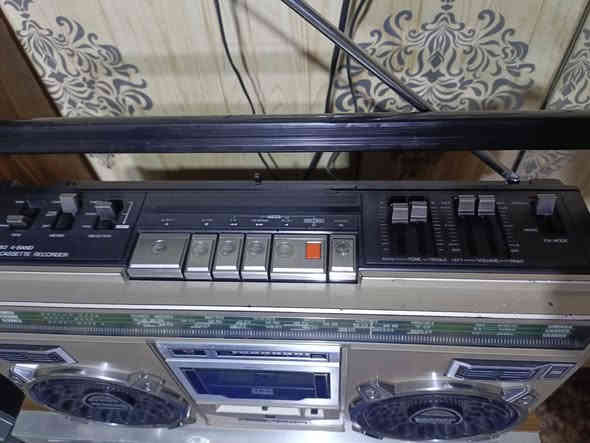 للبيع 
مسجل راديو 
ناشيونال بانسونك(RX.5230)
إستيراد مؤسسه ثمانينات.. راديو 4 موجات مع ال fm.. جدا نظيف بلاد وضع شركه شغال وبحاله ممتازه خالي من التصليح نهائيا.. للاستفسار 
(***********) متواجد واتساب ماسنجر.. يوجد توصيل 
((السعر مراسله الصفحه))
