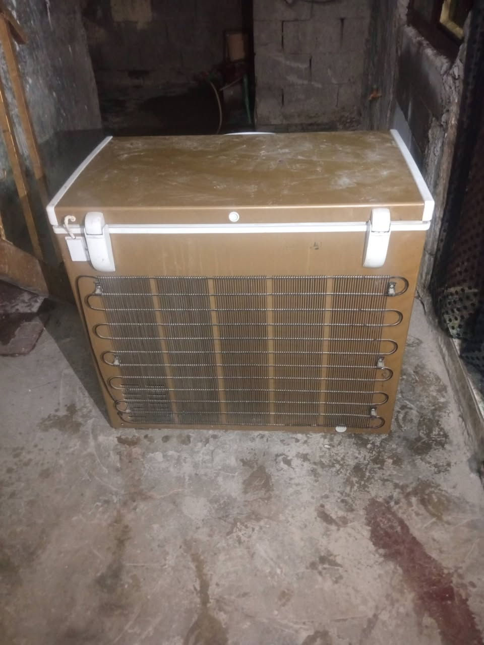 تمده للبيع الحرب متره ونص السعر 150 وبيها مجال هذا رقم الهاتف ***********6
