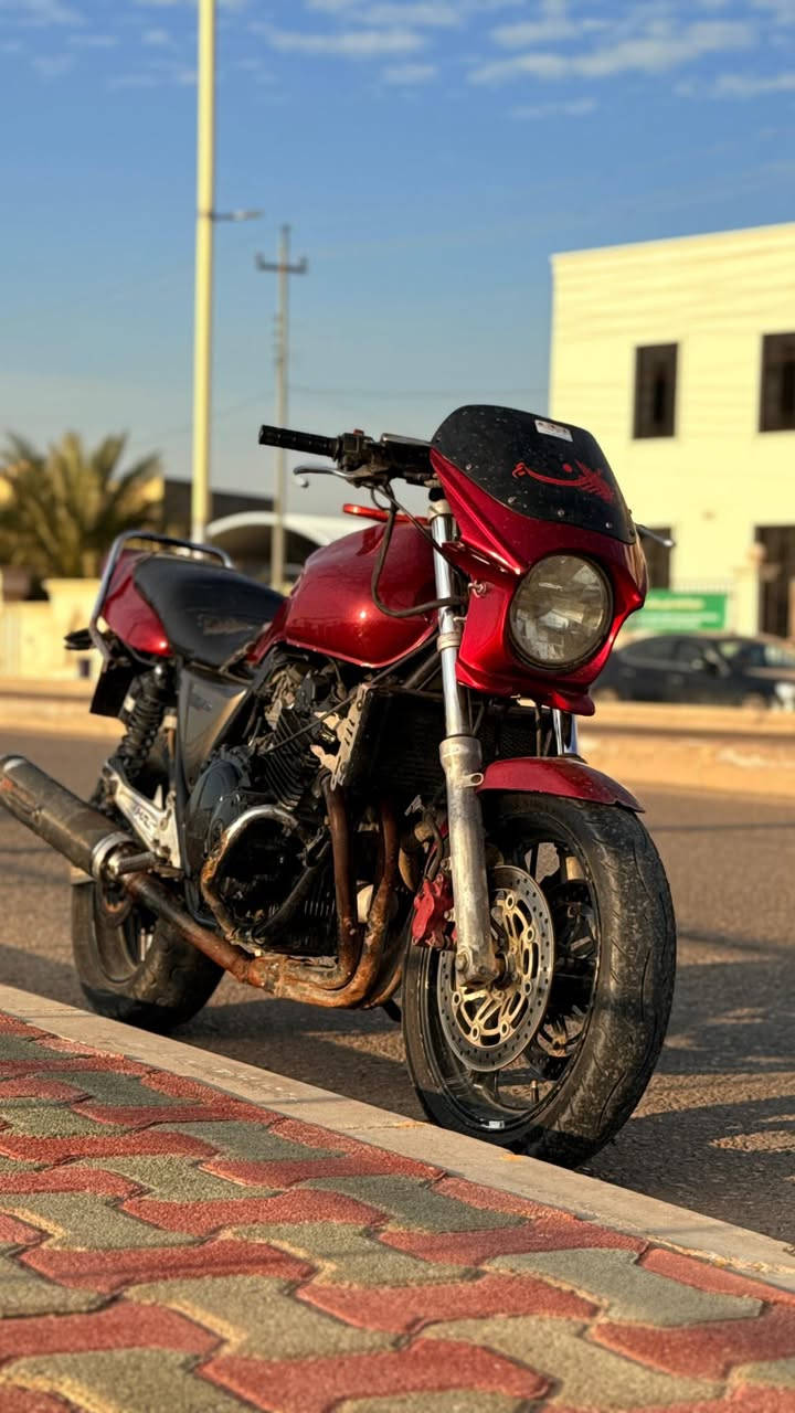 أسلام عليكم)CB400للبيع او مراوس السعر             1550وبيه مجال مكاني الرمادي التأميم ***********
