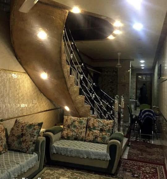 دار للبيع. 
الموقع الشعب التجار العقاري الأولى قرب فلكه بلقيس 
بفرع جامع النذير البشير 
مساحه الدار 119 
واجهه 3.40 م نزال 35
مدخل واحد طابق اول كراج سياره وحديقة صغيره 
استقبال + هول + مطبخ + خدمات + غرفه 
طابق ثاني غرفه وحولي وسطح غرفه سندويج بل سطح 
سنه البناء 2019-2020

للتواصل *********** واتساب واتصال 
او مراسله
