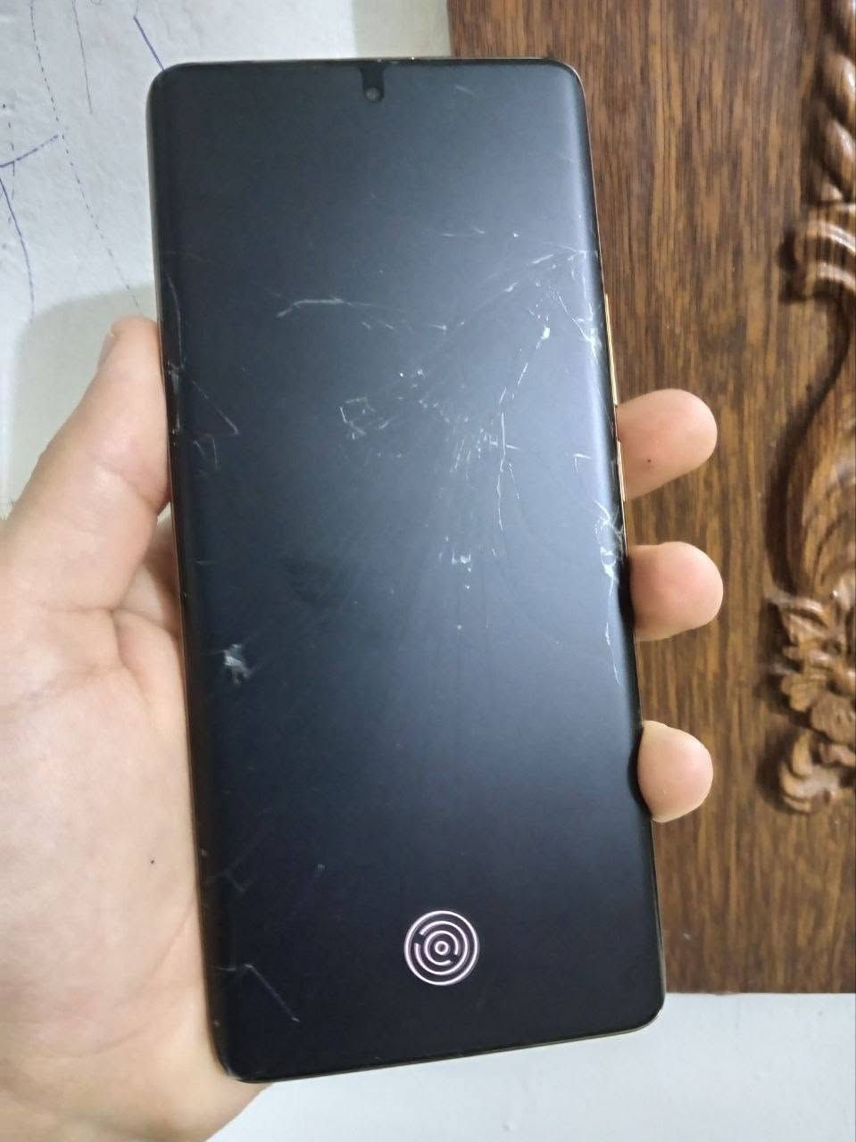 للبيع أو امراوس Realme 11 Pro+ 5Gمكفول ركز زين
المواصفات الجهاز غني عن التعريف الذاكرة 512جيجابايت العشوائيه12+12 يعني 24 جيجابايت شاشه أمولد منحنيه 120هرتز سلاسة تامة بالألعاب ببجي60فريم رسمي).الكاميرا:200 ميجابكسل (تصوير سينمائي خيالي).المعالج: Dimensity 7050 (أداء قوي وبدون حرارة).البطارية: 5000 ملي أمبير مع شحن 100واط خارق *[.⚠️ ملاحظة للأمانة: الجهاز بي فطور بلگلاس] ويتبدل اب50الف فقط اذا ردت اتبدله أما الشاشة الأصلية، اللمس، الألوان، وبصمة الشاشة كلها شغال 100% وبدون أي مشاكل وحتا لاسق حمايه شادله مثل ما اموضح بلصور) [ السعر200الف].مكاني:بغداد أبو غريب وهاذه رقمي‏‪0774 608 7873‬‏ فقط واتساب وعل خاص توصيل ماعندي
