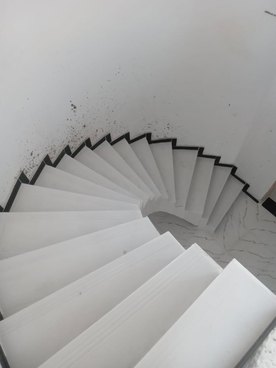 خلفه سيراميك ارضيه جدران شغل درجه اولى وأسعار مناسبه مكاني سماوه ***********
