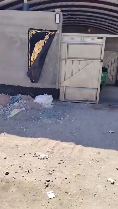 بيت للبيع حي منصصور  عبر السجه مساحه 260يتكون من غرفتين وصاله استقبال ومطبخ وساحه وممر داير مداير البييت
@البيت ينباع #هوا واثاثه  او بدوت اثاث   2 سبالت جديدات  غراض المطبخ واضحه بل فديو ثلاجه مجمده  طباخ  كاونتر  ميز طعام   +  غرفه نوم  تركي الصوره بل تعليقات   اي استفسار اتصل ع الرقم 
              ((..***********..))  

بيت للبيع حي منصصور  عبر السجه مساحه 260يتكون من غرفتين وصاله استقبال ومطبخ وساحه وممر داير مداير البييت
