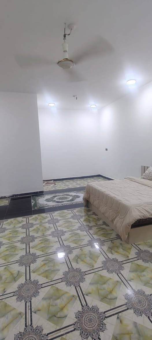يالله بيت طابقين للبيع طابو زراعي سند25المساحه 200م  ركن  يتكون طابق الأول صاله مطبخ ستقبال صحيات كراج طابق الثاني 3 غرفه  سويت  الموقع ممتاز كربلاء طويريج حي الرياض قرب شارع المستشفى استفسار اكثر مراسله او اتصل  
*********** 
***********
