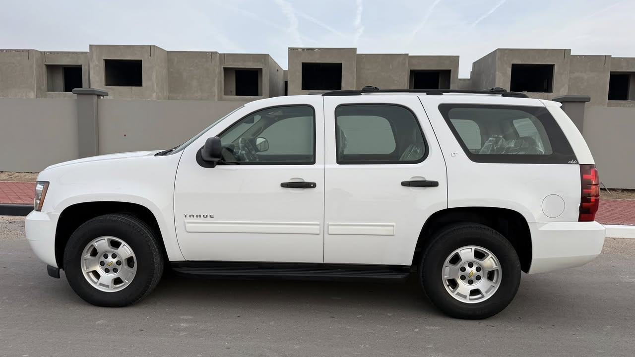 تاهو ادوات) الموديل 2011 ابيض خليجي داخل عسلي السياره بالكارتون برغي مامفتوح بيها كفاله من الضربه والگص والفتح والصبغ كفاله عامه كواتم ابلاد تبريد+ تدفئه جاهزه من كل النواحي  السعر 127$  هاتف ***********  البصره
