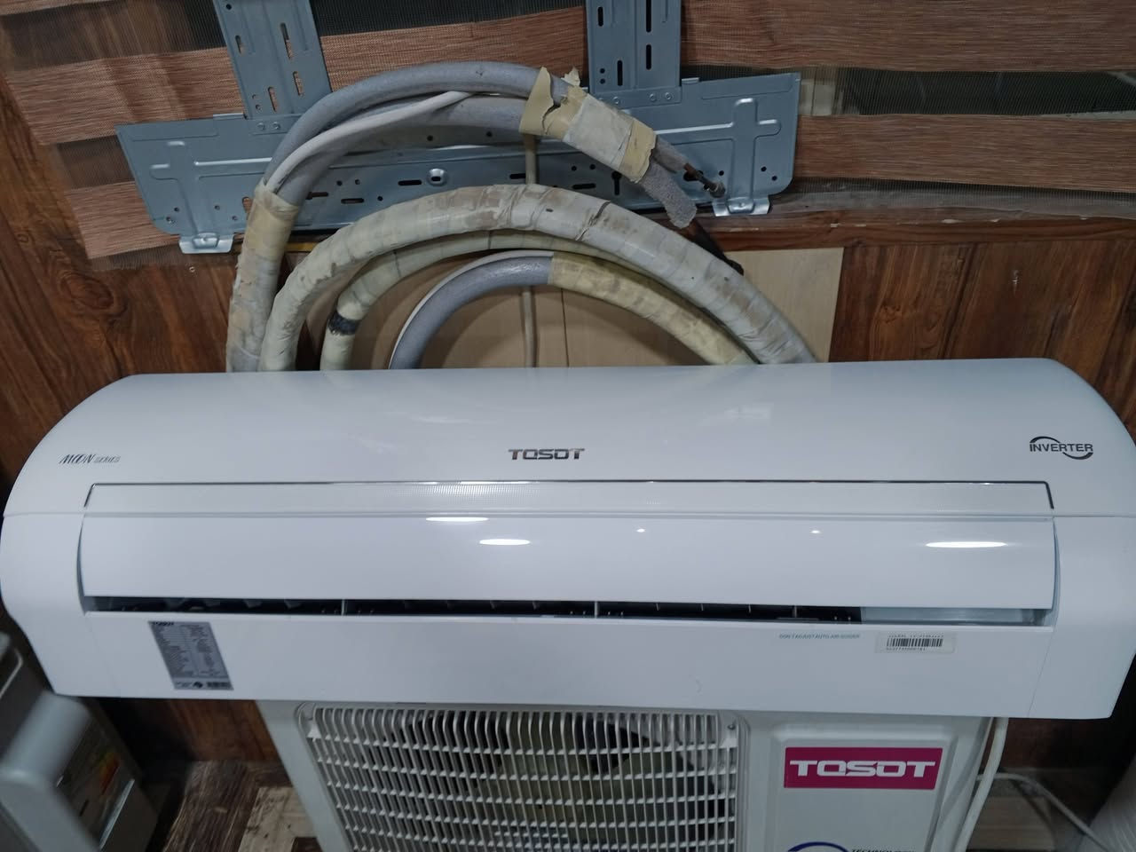 سبلت جداري واحد طن نوع توسوت انفيرتر تحكم انبيريه يشتغل على المولد ثنين انبير موديل 24 ستعمال شهر على وضع الشركه مكفول من اي تصليح تبريد ثلج حار بارد ماطور بلادي غاز مقفول سعر 450 المكان غزاليه نهاية شارع المركز انتصال او واتساب ***********
