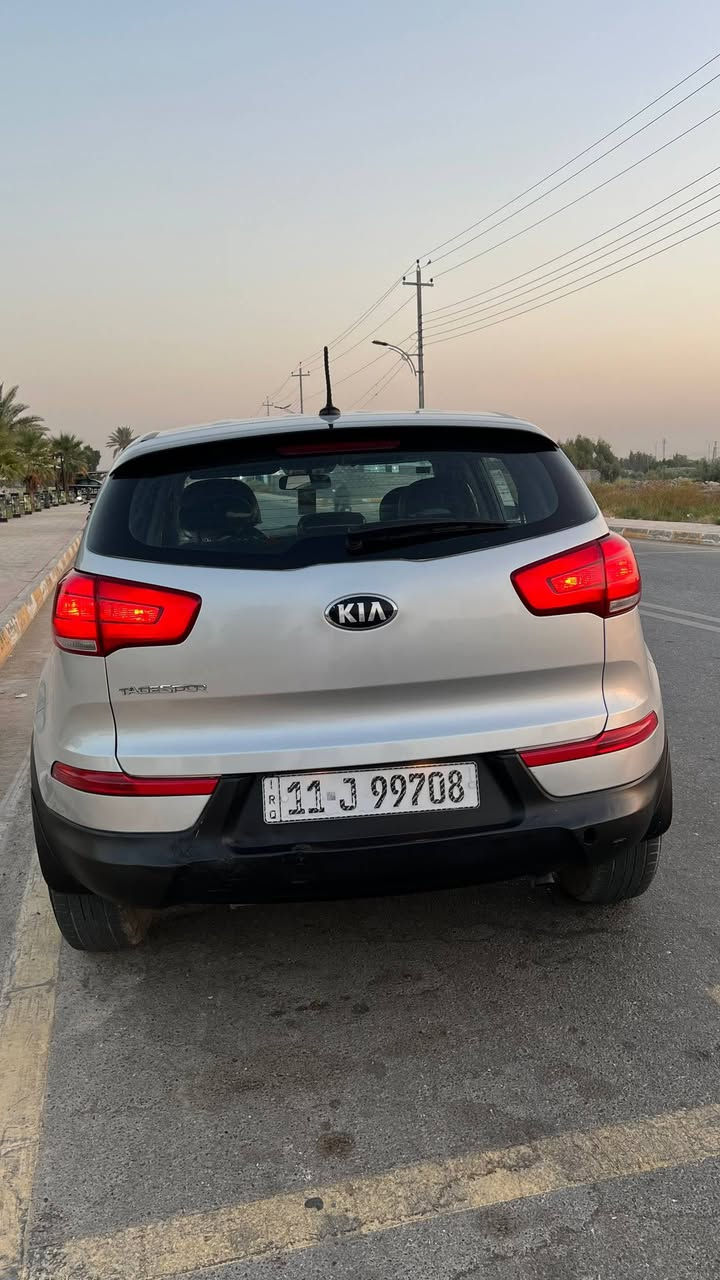 السلام عليكم
كيا سبورتج 2016 وارد أمريكي رقم بغداد 
محرك و كير مكفولات تبريد ثلج حداديه جديده 
السياره بيها قطع صبغ أبيعك حزام مكفوله من الدواخل 

#السعر 120 وبيها مجال للطيبين 
المكان الموصل 
***********
مكلف بالنشر .!
