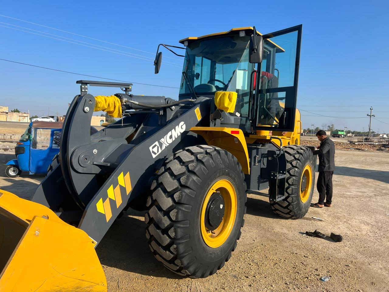 شفل لبيع موديل 25 زت ال حجم 40 جديد .رقم ***********
