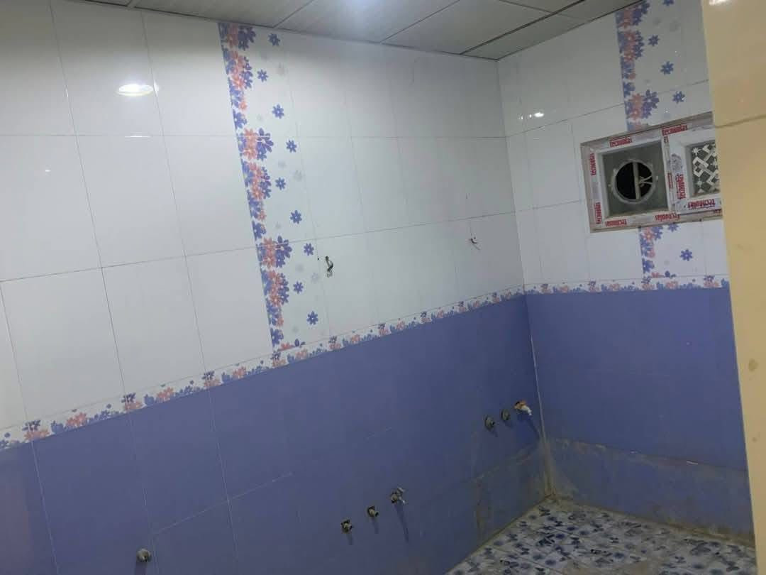 🏠 دار بيع  في أم الهوى الجديد 
​نوع الملكية: ملك صرف.
​الموقع: أم الهوى، الجديد
​المساحة: 220 متر مربع.
​### مواصفات الدار:
​عدد الطوابق: طابقان.
​نوع البناء: طابوق + مسلح.
​عدد غرف النوم: 5 غرف نوم (نظام سويت).
​المرافق الرئيسية:
​صالة
​استقبال
​2 حمامات (صحيّات)

   
​### 📞 للاستفسار والاتصال:
*********** 
***********
