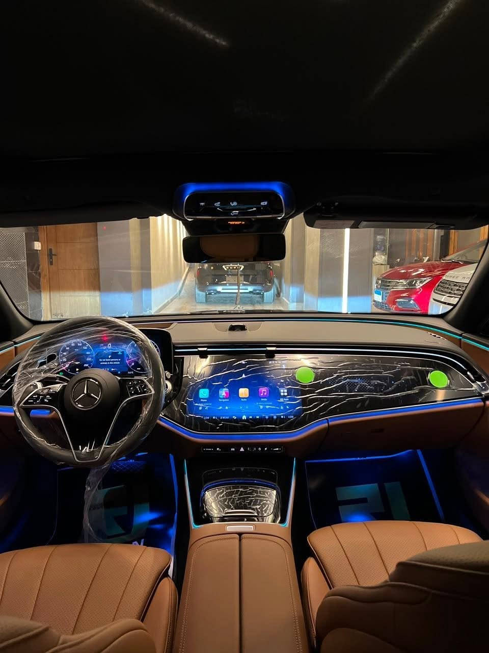 Mercedes E200 Exclusive
2026 Fully loaded
Zeroo جديده
تيربو مع نظام هجين 
سقف بانوراما

-------------------------------------------
9G-TRONIC
العزم  320 نيوتن
تريبل اسكرين
هيد اب
سماعات برومستر
بصمة خارجية
كراسي تسخين

-------------------------------------------

تكييف ٤ زون
فوانيس دجيتال
 كاميرا 360 درجة
ونظام ركن نشط
 شاحن لاسلكي، توصيل ذكي للهواتف (Apple CarPlay / Android Auto) لاسلكياً كاميرا مدمجة لتسجيل الأحداث
-------------------------------------------

نظمة القيادة المساعدة  رصد النقاط العمياء (Blind Spot)، الحفاظ على المسار (Lane Keep Assist)، ونظام مراقبة انتباه السائق.

-------------------------------------------

شنطة كهرباء
جنط مقاس 20
اللون اسود فرش جملي القاهرة, مصر


**إذا كنت صاحب هذا الإعلان وتريد حذفه لأي سبب، رجاءا أرسل رسالة إلى الدعم الفني**