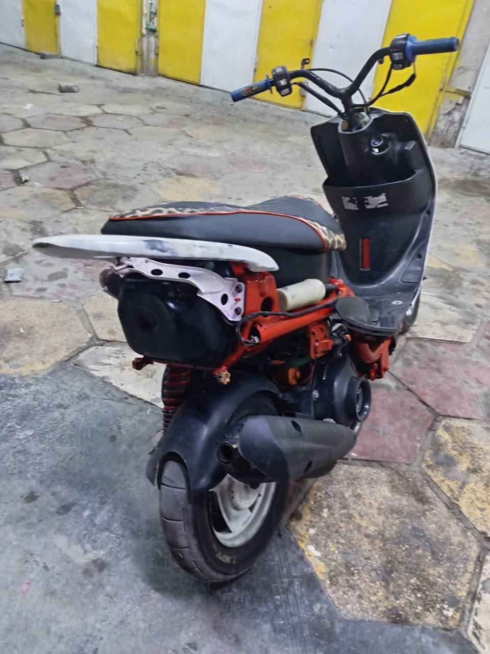 للبيع او ترهم مراوس دراجه ماكس عدله مال لعب تعمير جديد مكينه 49 بلاديه ناعمه وصوتها ماينسمع بيها دبلات رياضي و صالنصه رياضي وجم شغله دراجه كامله بس نقصها عرموطه مال هندر سعر 275 وبيه شي قليل مكاني بغداد الحسينيه مال الراشديه رقمي *********** بي واتساب
