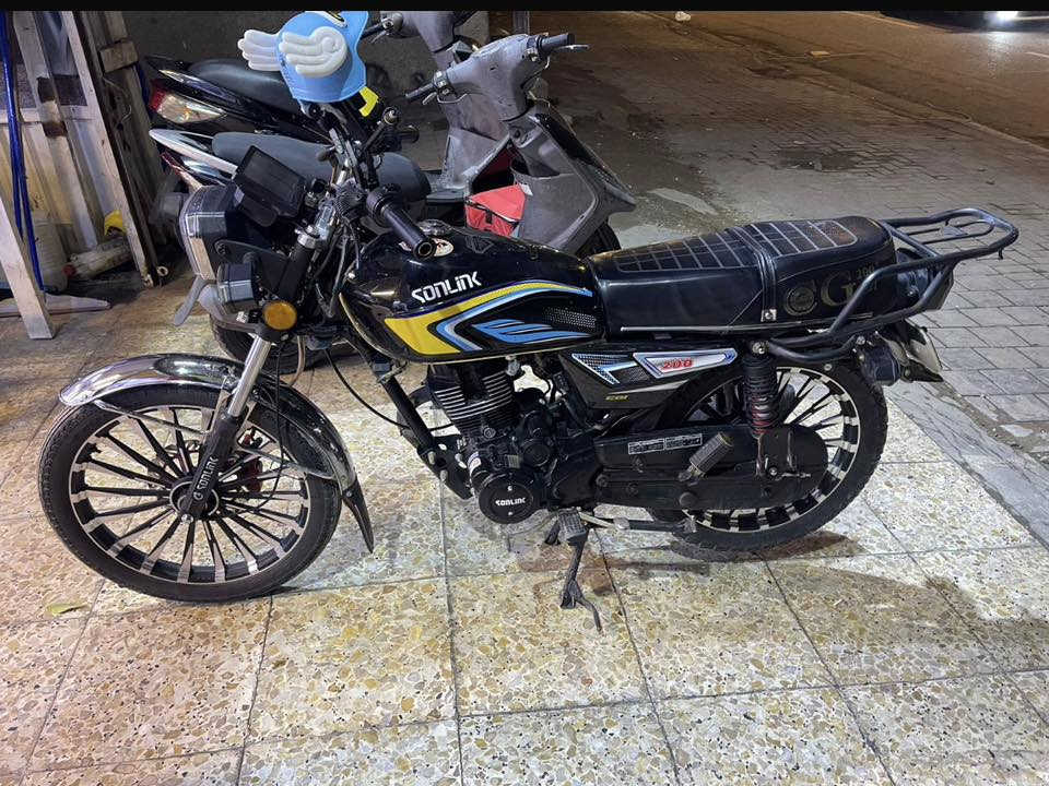 السلام عليكم اخوان دراجه سيفان مديل 25 دراجه مكفوله كفاله عامه مكينه بلاديه برغي واحد ممفتوح  مكفوله من التاير للتاير  رايدها ٨٥٠ وبيه مجال لان معتاز واريد ابيعها  مكاني بغداد شارع الصحة 
*********** بي واتساب
