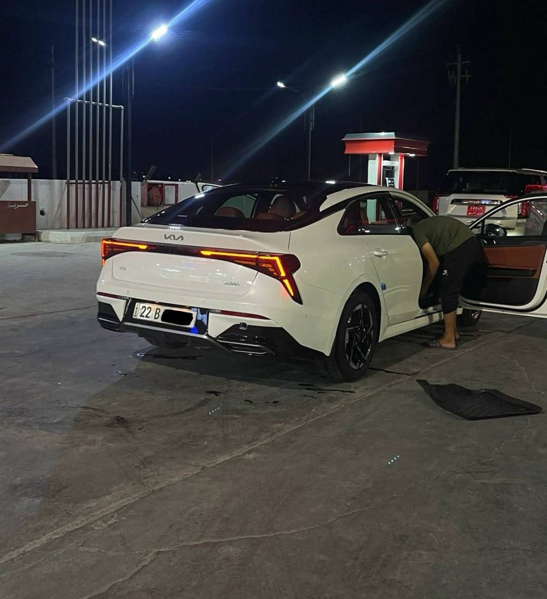 كيا كي فايف 2024  (vip مواصفات خاصه)
قليل منها السياره  

داخل جلد مشمشي

اعلى فئه بشركة نيم فول 1/1 خليجي 

ماشيه35  الف كيلو 

اذا اكتب المواصفات بأجر مايخلصن 

محرك 2500 

مواصفات هوايه

أناره داخليه 

لمس اوتو هولد 

ترحيب عن الاقتراب وعند إطفاء السياره انارة داخل يدات الأبواب الوان 

مع مود القيادة 

كامرات 5 رادارات جانبي امامي خلفي حساسات امامي خلفي شاشه 

تحذير عند اقتراب سياره 

أصوات تحذير مع تشغيل إشارة الجانبيه نقط عمياء 

تحذير تصادم عند فتح الباب 

توقف ذاتي 

مرايه قلاب 

فتح الصندوق عند الاقتراب 

صندوق كهرباء شفط 

كشنات حار بارد 

تشغيل عن بعد 

اطفاء عن بعد 

فتح وغلق الجام عن بعد

 مرايه وسطيه 

تعتيم مقاعد خزن كهرباء

 قفل الجام والأبواب من الداخل 

لسلامة الأطفال وبعد بيها أشياء ممذكورة 

السعر235 بيه مجال للشراي مكاني بغداد حي الجامعه 

ملاحظه السياره بيها صبغ جاملغ خلفي شويه من الدعاميه وبيها بارد ب بنيد واني مسوي بيها سونار ومذكور ويا الصور 
 

رقم الموبايل /  ‭*********** 

رقم اربيل بأسمي والتحويل مباشر
