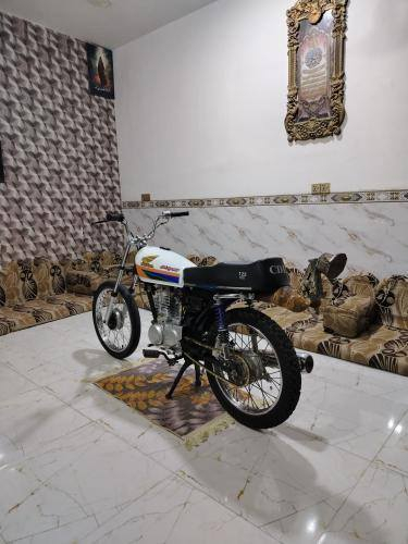 السلام عليكم شباب دراجه للبيع
(السعر 675 وبيها مجال قليل ولي مايعجبه السعر كلشي موجود بل سوك) 
نامه متياز محرك 24 شاصي نامه برو موديل 20 الدراجه
(أوراق أوراق أوراق اصولي)
محرك شلعه شك الكاع مفتوحه ولفات فقط الدراجه نضيفه عوزها ترتيبات بصيطه
مكان الدراجه دوانيه مركز للإستفسار /***********
