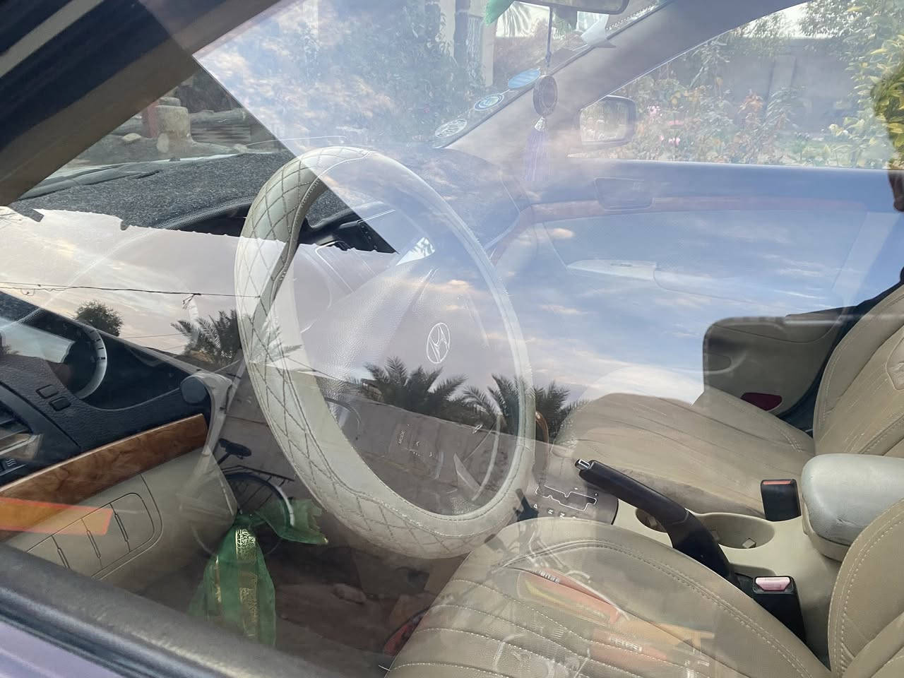 السلام عليكم 
سوناتا للبيع 2011السياره مكفوله من التبديل والصبغ عده البارد في الجاملغ الامامي محرك مفتوح رقم بغداد باسمي السياره رقم صاحب السياره 
                             ***********
