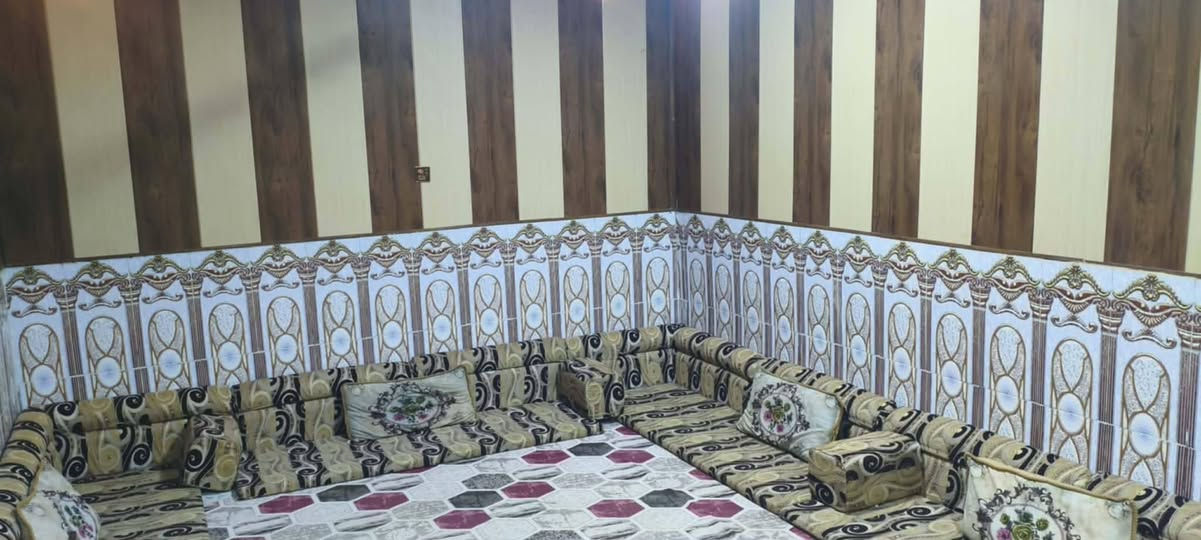 يتوفر بيت للبيع
📍 الموقع: خلف البريد، مجاور بيت حسن آل جرود (بفرع)
▪️ المساحة: 143 م²
📄 نوع السند: طابو صرف حر
تفاصيل البيت:
استقبال 4×7
غرفة 4×5
مطبخ 4×5
صالة 4×8
💰 السعر: 80 مليون
📞 للاستفسار:
***********
***********
عبدالله للعقار
#بيع_وشراء_العقارات
#غماس
#الديوانية
