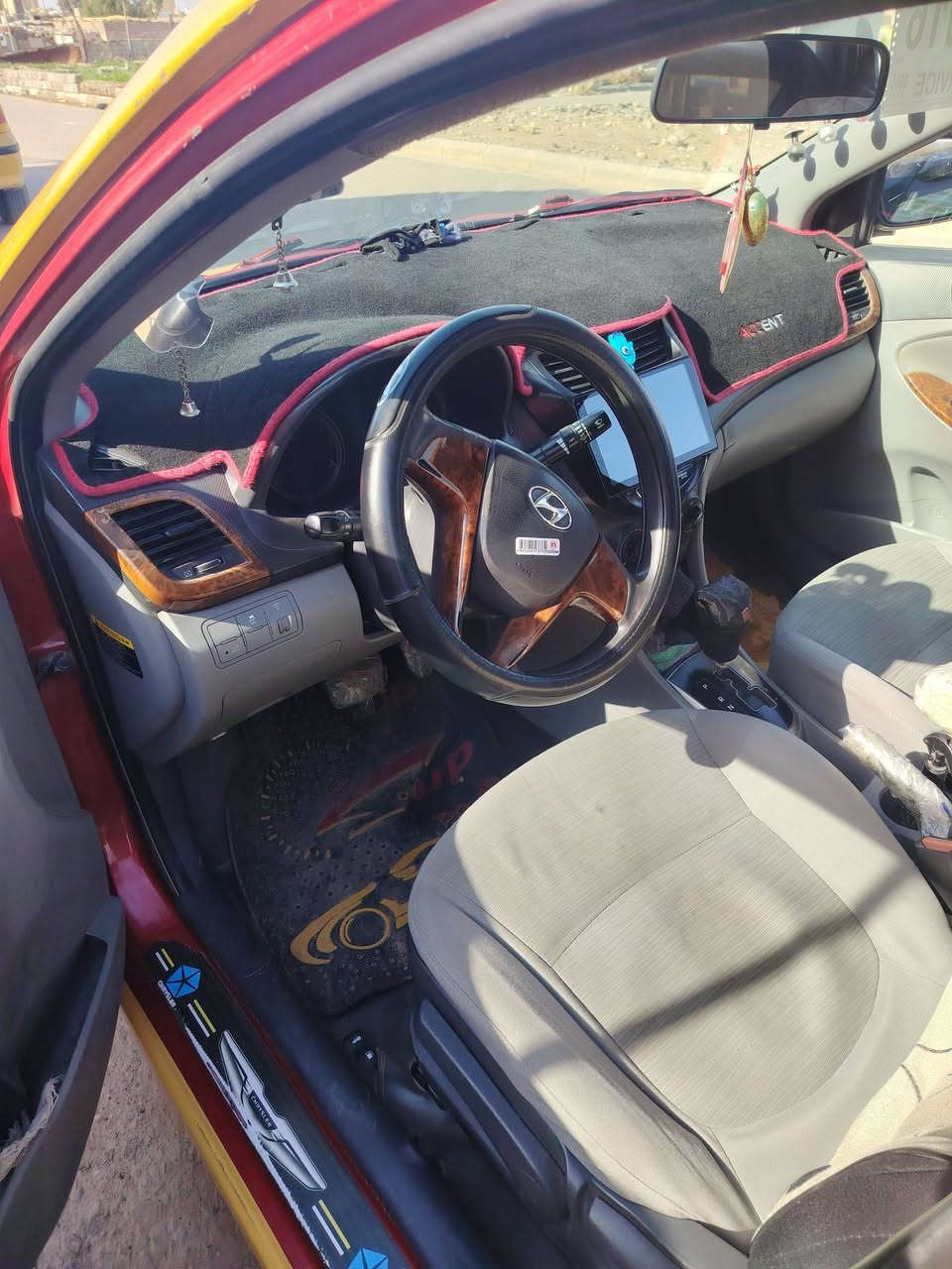 سلام عليكم اكسنت البيع مديل 16 سياره اليبر واحد فقط بنيد مدل سياره جديده مصفره هيه وغرامات سعر 90 ولشراي ينتصل***********
