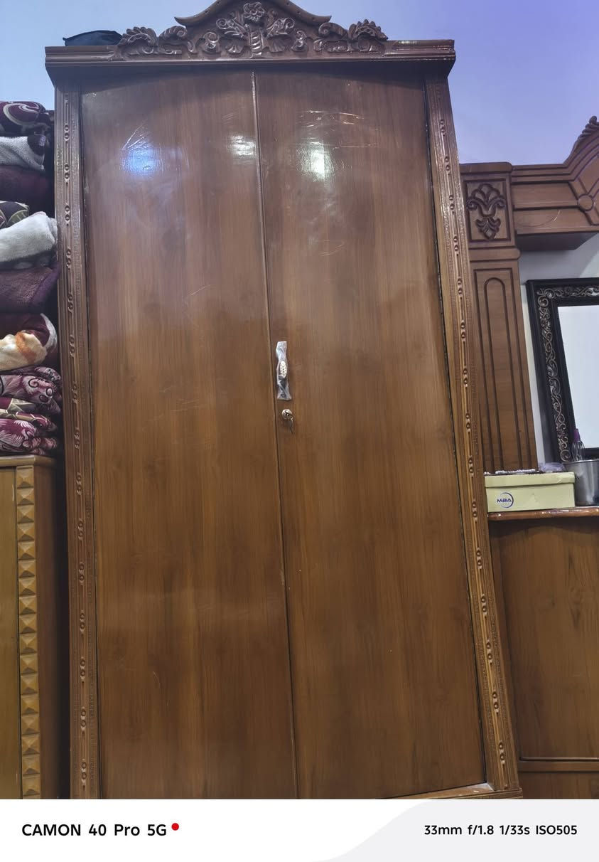 السلام عليكم غرفه نوم للبيع أخت جديده
تسكام أصلي سعره 850وبيها مجال 
ميز مرايه عوزها بس مرايه تنزل من سعر
مكان نجف كوفه شارع معمل 
للأتصال ***********
