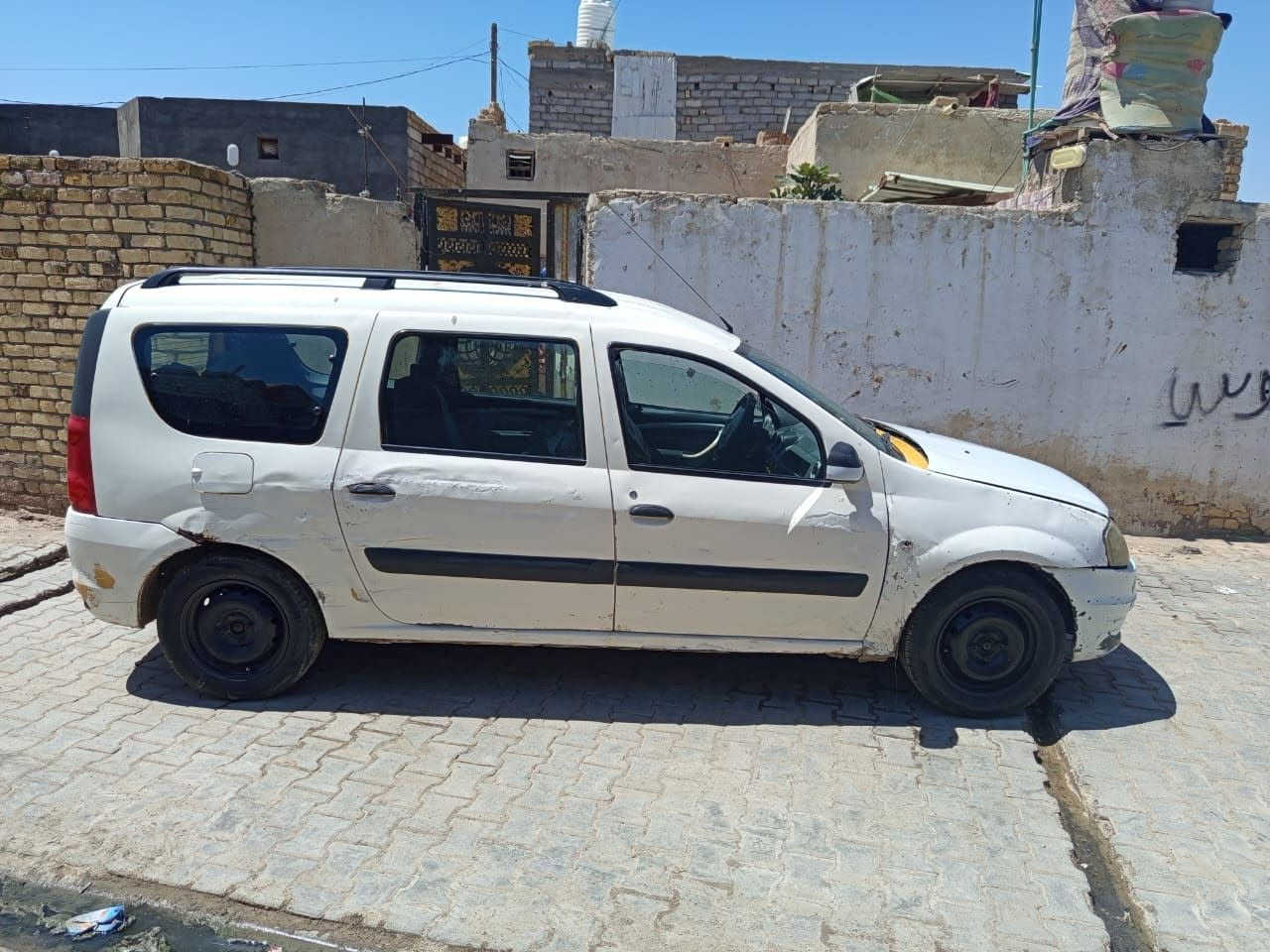 سلام علكم سياره رينو 7 راكب لبيع ***********
