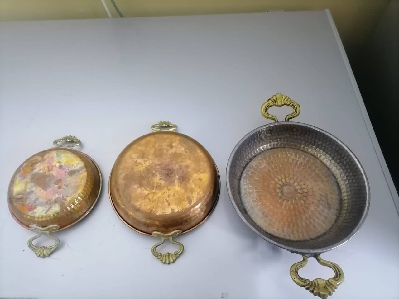 سلام عليكم طاوات نحاس طرق يدوي عدد 3 سعر الكل 50الف ***********
