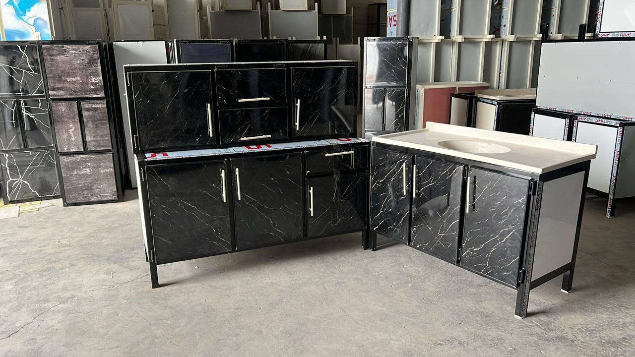 كاونتر متر ونص ⭐
 ارضي وملحق متر ونص  
وسنك  و 20 سم . 
🚗 متوفر توصيل لجميع المحافظات


**إذا كنت صاحب هذا الإعلان وتريد حذفه لأي سبب، رجاءا أرسل رسالة إلى الدعم الفني**