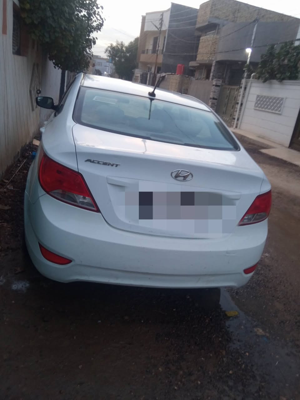 السلام عليكم 
سيارة اكسنت محرك GDI1600 رقمها بابل ومكانها في بابل نادر الثانية بأسمي و السعر ١١٥ التواصل على الرقم ***********
