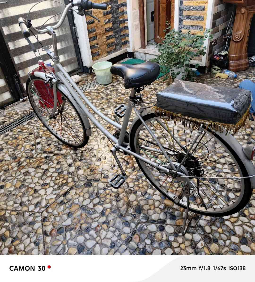 السلام عليكم بايسكل بناتي للبيع حجم 26 نضيف جدٱ جدآ. جديد كامل  تايرات ويل دسك زنجيل جديد المكان / بغداد العبيدي الرقم/ *********** / السعر 85
