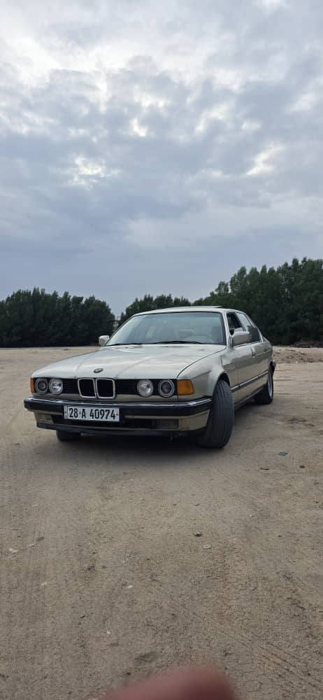 السلام عليكم
بي ام للبيع 735موديل1991
 سياره جاهزه كله عله بلاد 
مكفوله من صبغ تبريد ثلج هيترات مري جام كله شغال مكينه كير بل كارتون
رقم نجف مكان السياره نجف شرط مداور ثاني يوم 
سنويه لل2028السعر 53بيه مجال للاستفسار ***********
