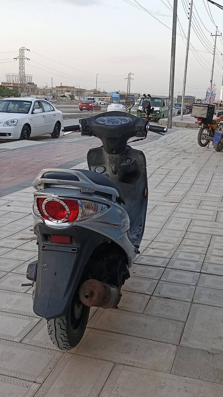 سلام عليكم 
كامكو جيفور دراجه نضيفه كلش ومفتوحه شغل مضبوط مال جناي جاهزه كل نقص مابيها سعرها 400 وبيه مجال مكاني ناصريه حي شهداء الرقم ***********
