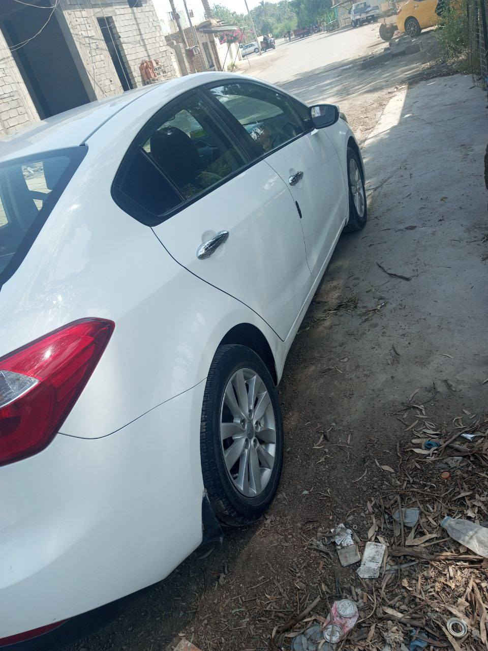 سيراتو  موديل 2014
محرك 2000
بيهه بنيد مبدل بلاد
محرك گير تدفئه تبريد كله مكفول
السعر 125 وبيهه مجال
***********
ديالى المقداديه
