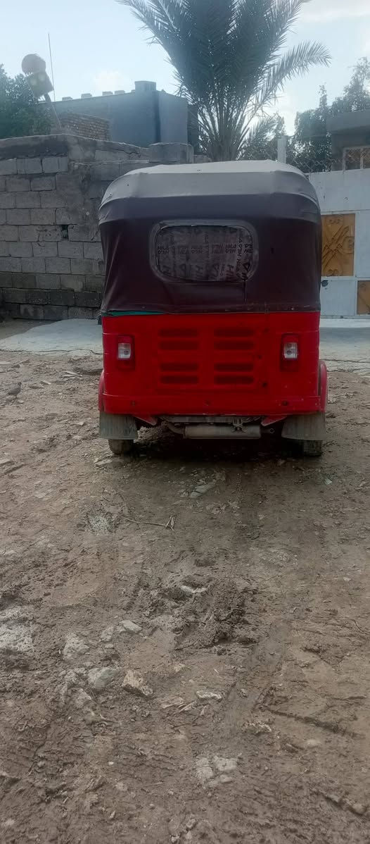 سلام عليكم تكتك البيع موديل 16 رقم سنويا انكليزي رقم بغداد تعمير جديد مكينة مجفتة تجفيت شركه تخم تاير دوشمه جديده السعر 4,000,000 وربع وبيها مجال مكان بغداد المعامل ***********
