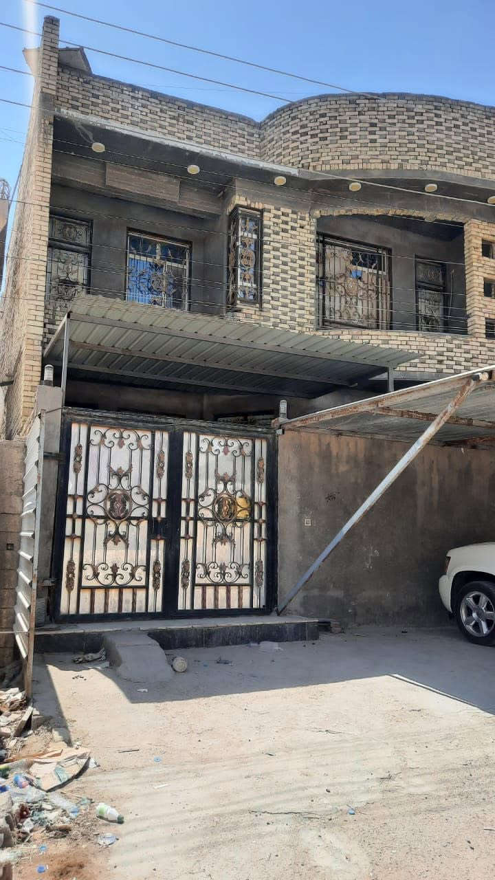 بيت طابقين للبيع في البصره منطقة في الحكيميه موقع ممتاز جداً البيت حديث ونظيف جداً
.
جنس العقار / طابو ملك صرف باسم شخص واحد 
مساحة البيت 125 متر وشارع عريض

مواصفات البيت / يحتوي خمس غرف منام ، صاله استقبال ، مطبخ ، صحيات 
.
السعر 450 مليون 
.
للمعلومات اكثر 

الاتصال على الرقم الموضح ***********
او زيارة موقعنا 
البصره _ شارع عام حي الزهراء _ قرب مستشفى النفط 
الذهبي للاستثمار العقاري
مجاز قانونياً
