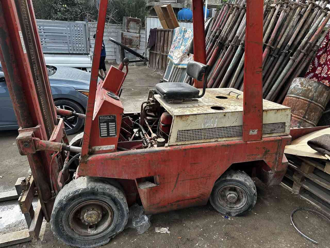 رافعه فرنسيه موديل 81شغاله بس بريك مابيه مكينه مكفوله كله شغال حركتين سعره 25ورقه***********
