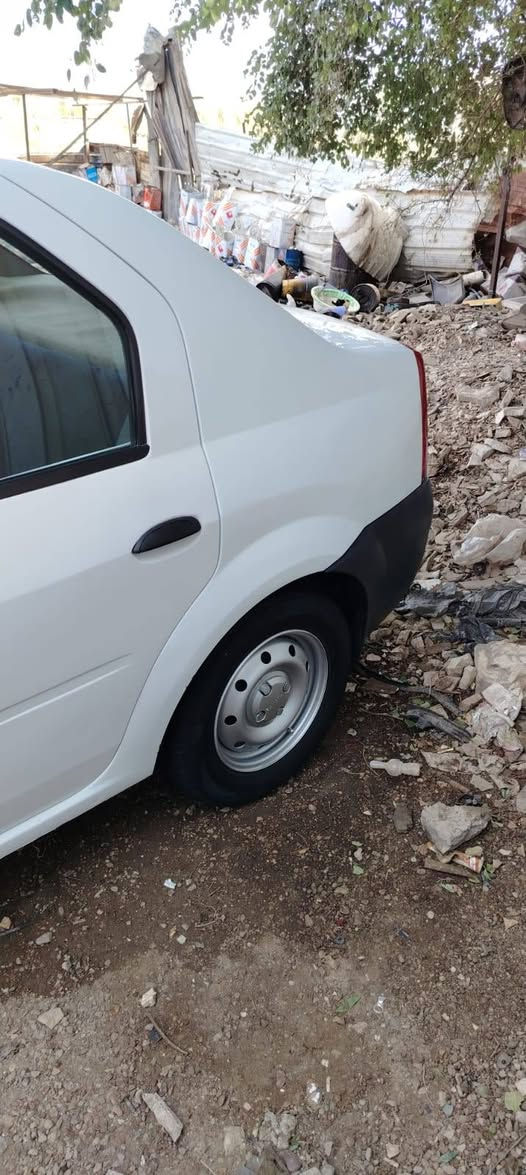 سلام عليكم  للبيع رينو لوكان موديل 2009 خصوصي رقم بغداد باور ستيرن سنترلوك  كير ومكينه بلاديات و خير من الله تبريد شغال ثلج ضفيره بلاديه ممحور ولا كتف صدر جديد شاده قبل سبوع قايش تايمكيس جديد هوه ورولاته سياره مال جناي متصرف عليه ربع وبالعافيه على الي ياخذاها مكاني بغداد الدوره  السعر55 وبيها مجال بسيط  ***********
