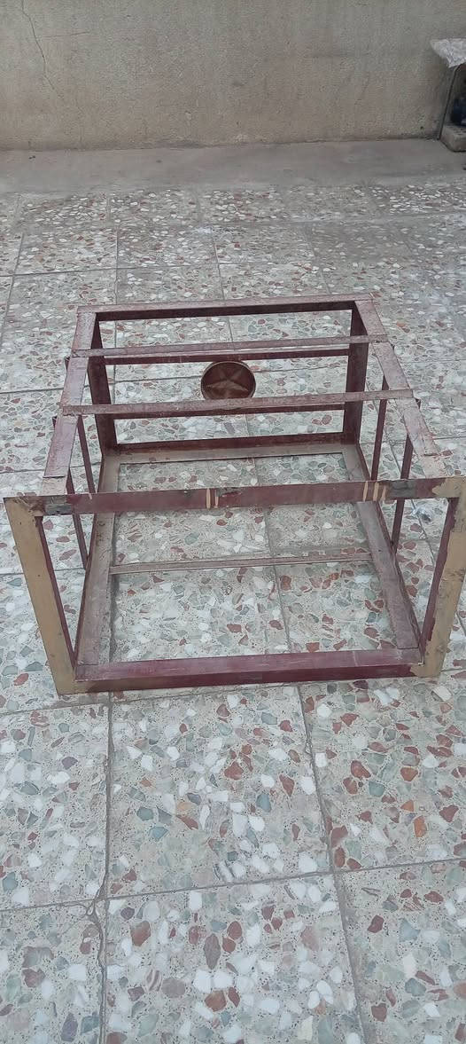 قفص مكيف للبيع يشيل مكيف طنين وطن ونص نظيف والحديد قوي جدا حي العسكري  ***********
