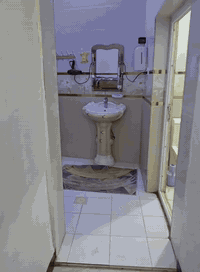 بيت طابو صرف مساحتة ٢٨٨ بناء حديث طابقين المكان الثورة الثانيه مقابيل دور الظباط داخل الفرع  عالي عن الشارع وسيراميك كامل كله حديث  البيت ٥ غرف  فوك من ضمنها مشتمل معزول ومحل كلها من ضمن البيت واليشتري يكدر ايسوي ٣ مشتملات  السعر ١٩٥ خدمات كامله تبليط ومجاري ومي السعر ١٩٥ وبي مجال للاستفسار اكثر اتصل علرقم ***********
